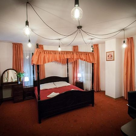 Secession Hotel Leczna Экстерьер фото