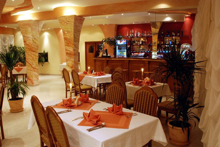 Secession Hotel Leczna Экстерьер фото