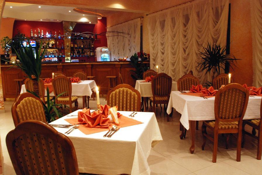 Secession Hotel Leczna Экстерьер фото