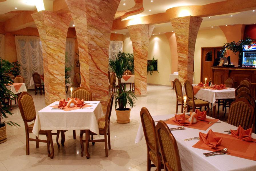 Secession Hotel Leczna Экстерьер фото
