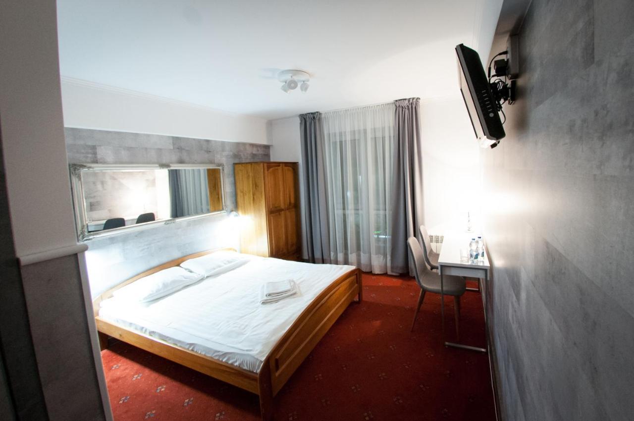 Secession Hotel Leczna Экстерьер фото