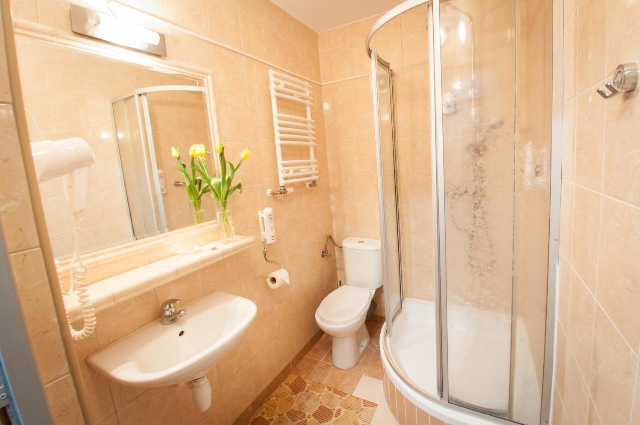 Secession Hotel Leczna Экстерьер фото