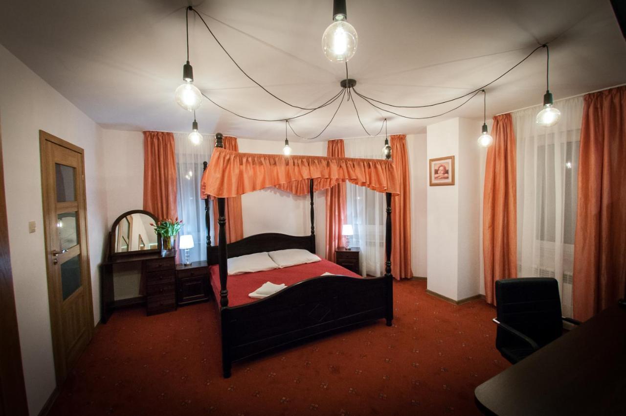 Secession Hotel Leczna Экстерьер фото