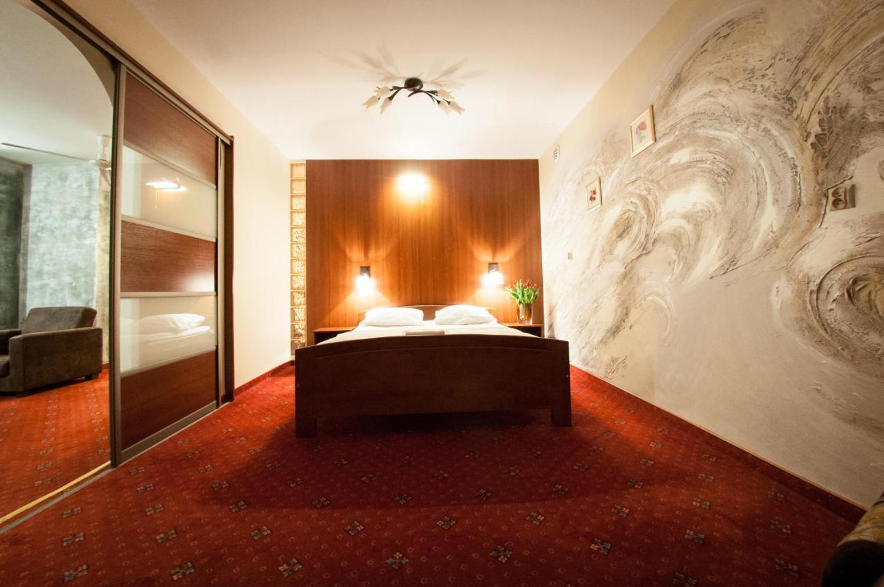 Secession Hotel Leczna Экстерьер фото